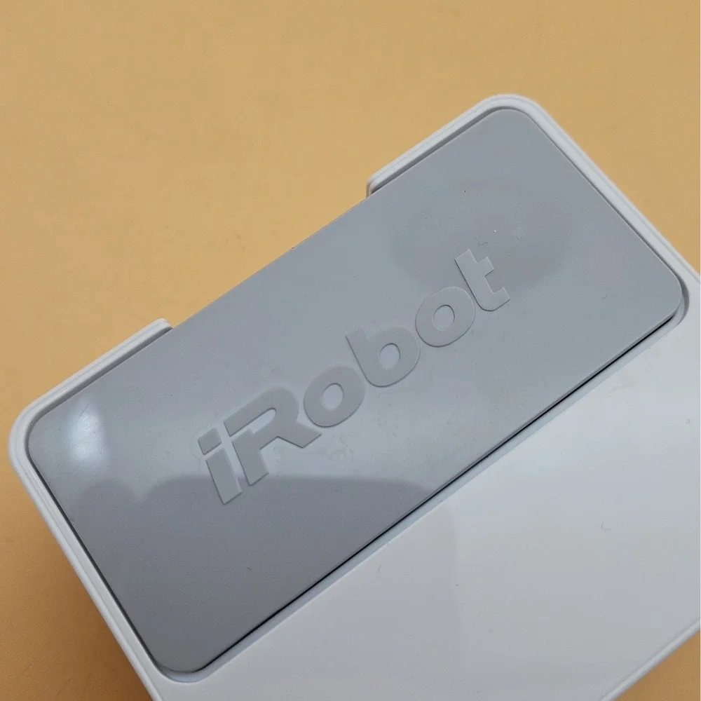 IRobot | 4446819 | Charger and Rechargeable Li-ion 3.6 Volt Battery 4446040